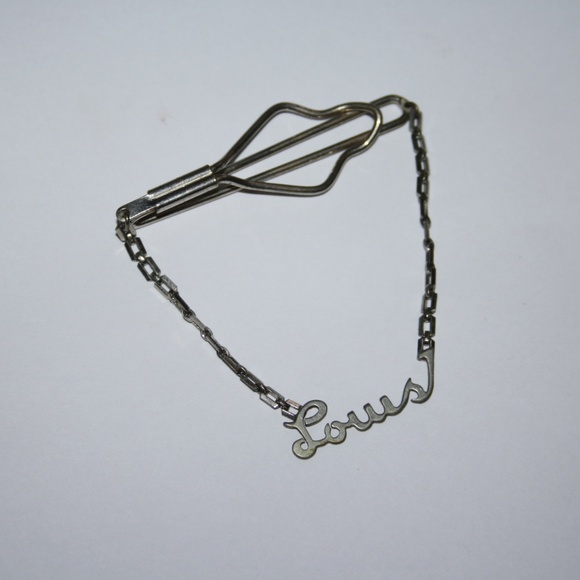 💼✨ Vintage Silver “Louis” Tie Clip with Chain Accent (2.5") - Picture 3 of 5